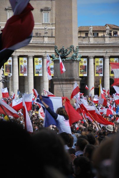 Les jeunes parisiens à la béatification de Jean-Paul II à Rome. Photo P.-L.L. 