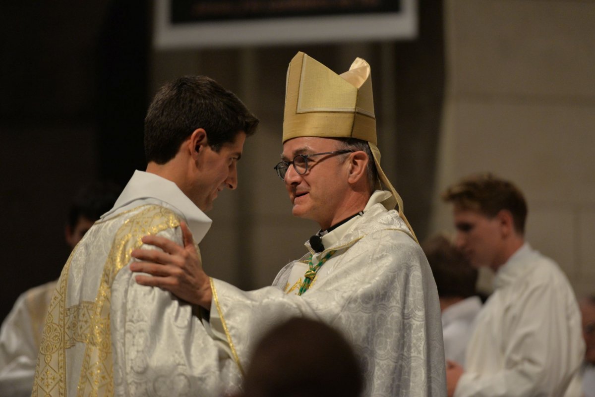 Ordinations diaconales en vue du sacerdoce à Saint-François de Sales. © Marie-Christine Bertin / Diocèse de Paris.