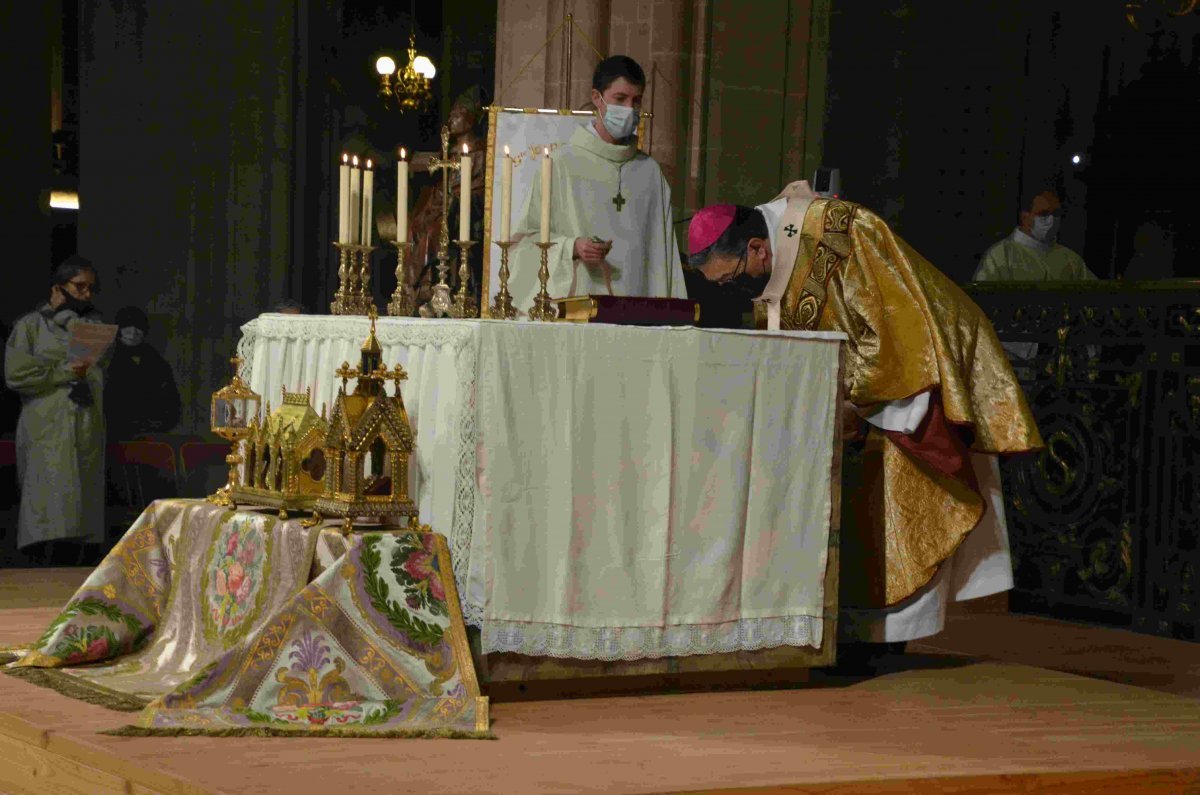 Accueil des reliques de sainte Geneviève à Saint-Germain l'Auxerrois. © Michel Pourny / Diocèse de Paris.