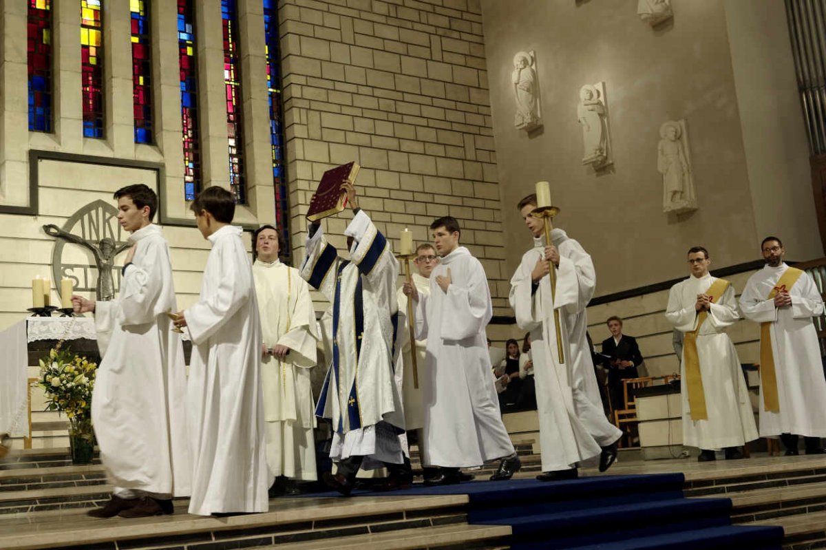 Ordinations pour la Compagnie de Jésus. © Trung Hieu Do / Diocèse de Paris.