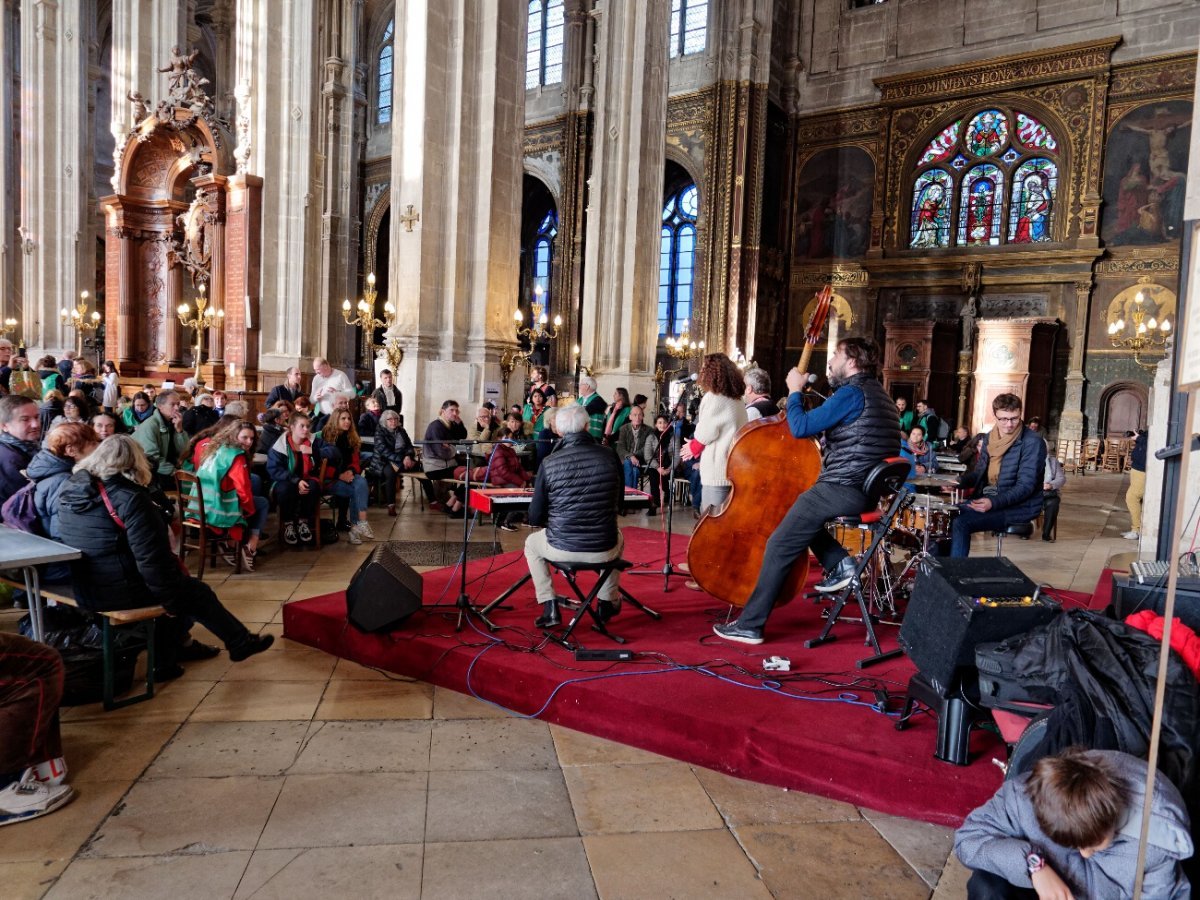 Rassemblement diocésain pour la 2e Journée Mondiale des Pauvres à Saint-Eustache. © Yannick Boschat / Diocèse de Paris.