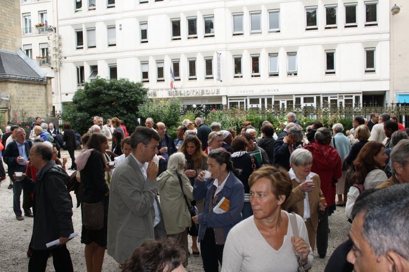 Échanges et convivialité. © Diocèse de Paris 