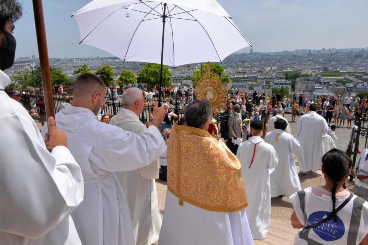 Procession de la Fête-Dieu. © Marie-Christine Bertin / Diocèse de Paris.