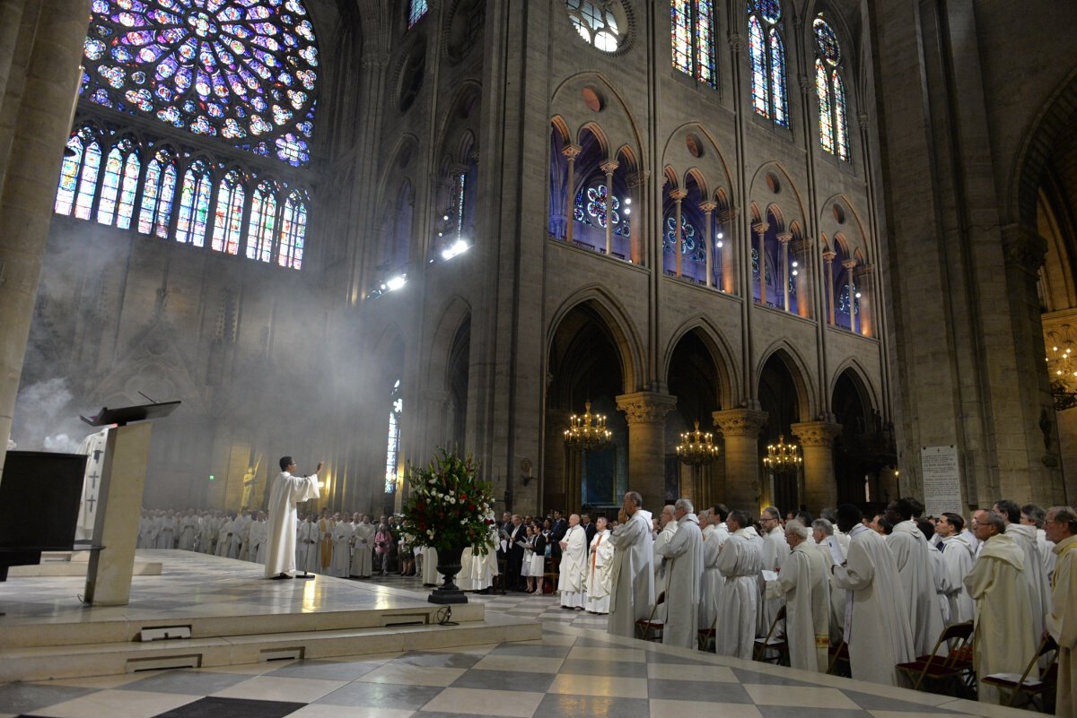 Chant d'entrée. © Marie-Christine Bertin / Diocèse de Paris.