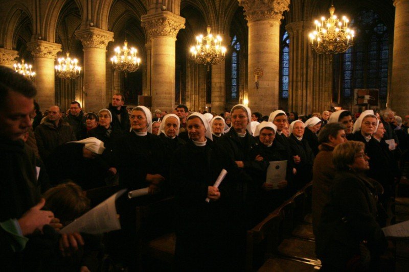 Mars 2010 : 350 ans de la mort de Saint-Vincent de Paul et de Louise de Marillac. Une messe a réuni, dans le souvenir de ses fondateurs, la grande famille Vincentienne à Notre-Dame de Paris. 