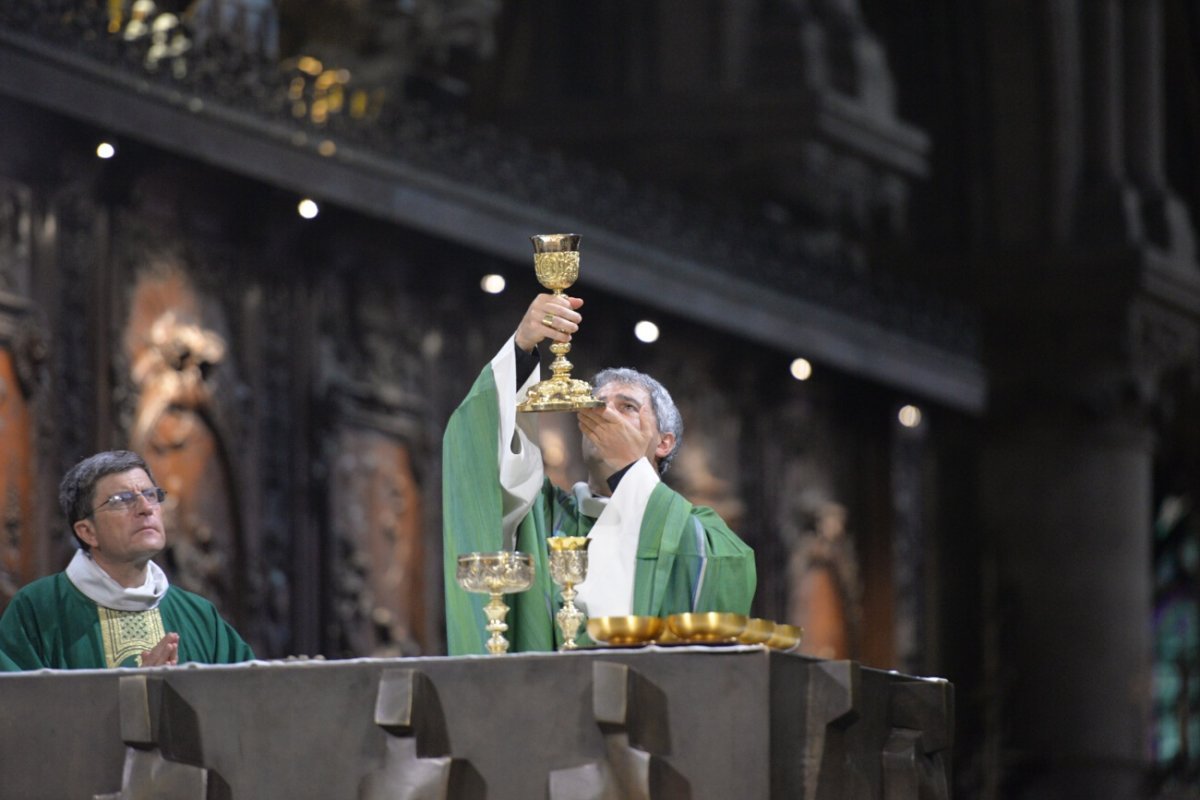 Liturgie eucharistique. © Marie-Christine Bertin / Diocèse de Paris.