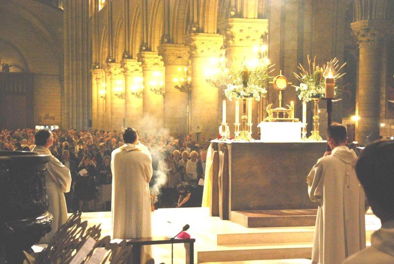 Mai 2010 : Grande veillée pour la vie à Notre-Dame de Paris en présence des (…). 