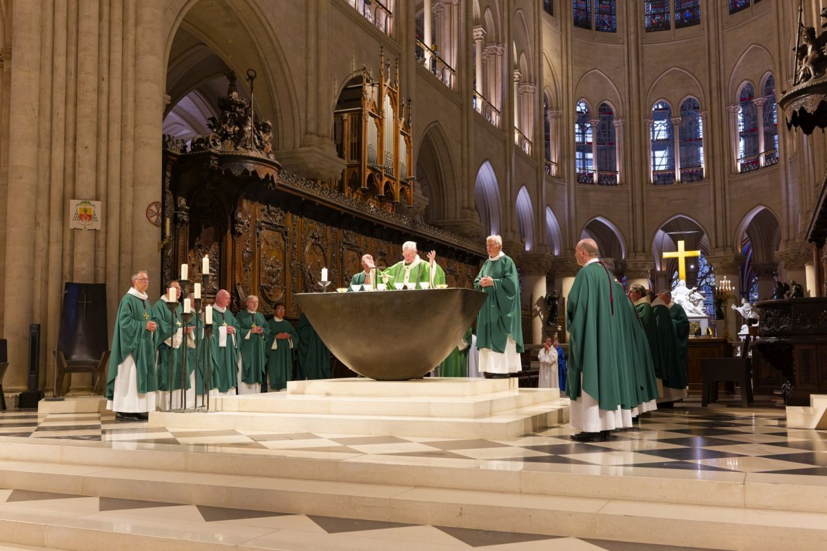 Messe à Notre-Dame de Paris pour le centenaire de la naissance de Mgr (…). © Yannick Boschat / Diocèse de Paris.
