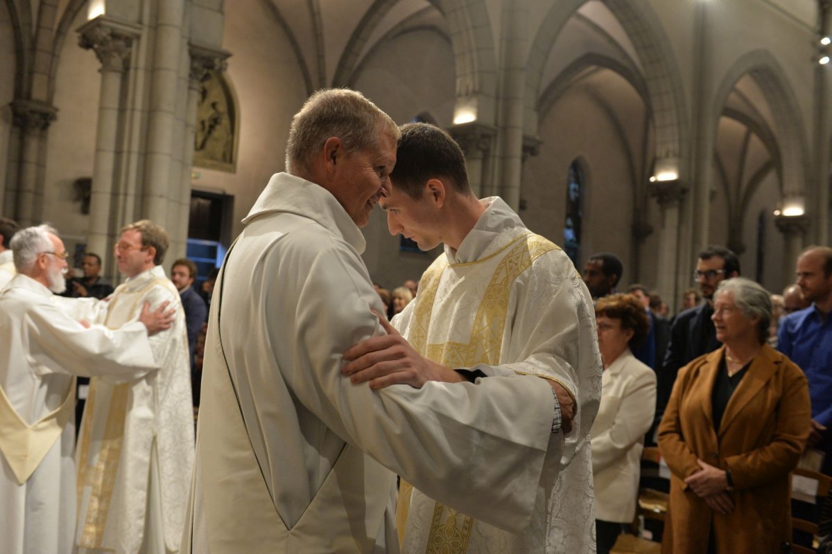 Ordinations diaconales en vue du sacerdoce à Saint-Hippolyte. © Marie-Christine Bertin / Diocèse de Paris.