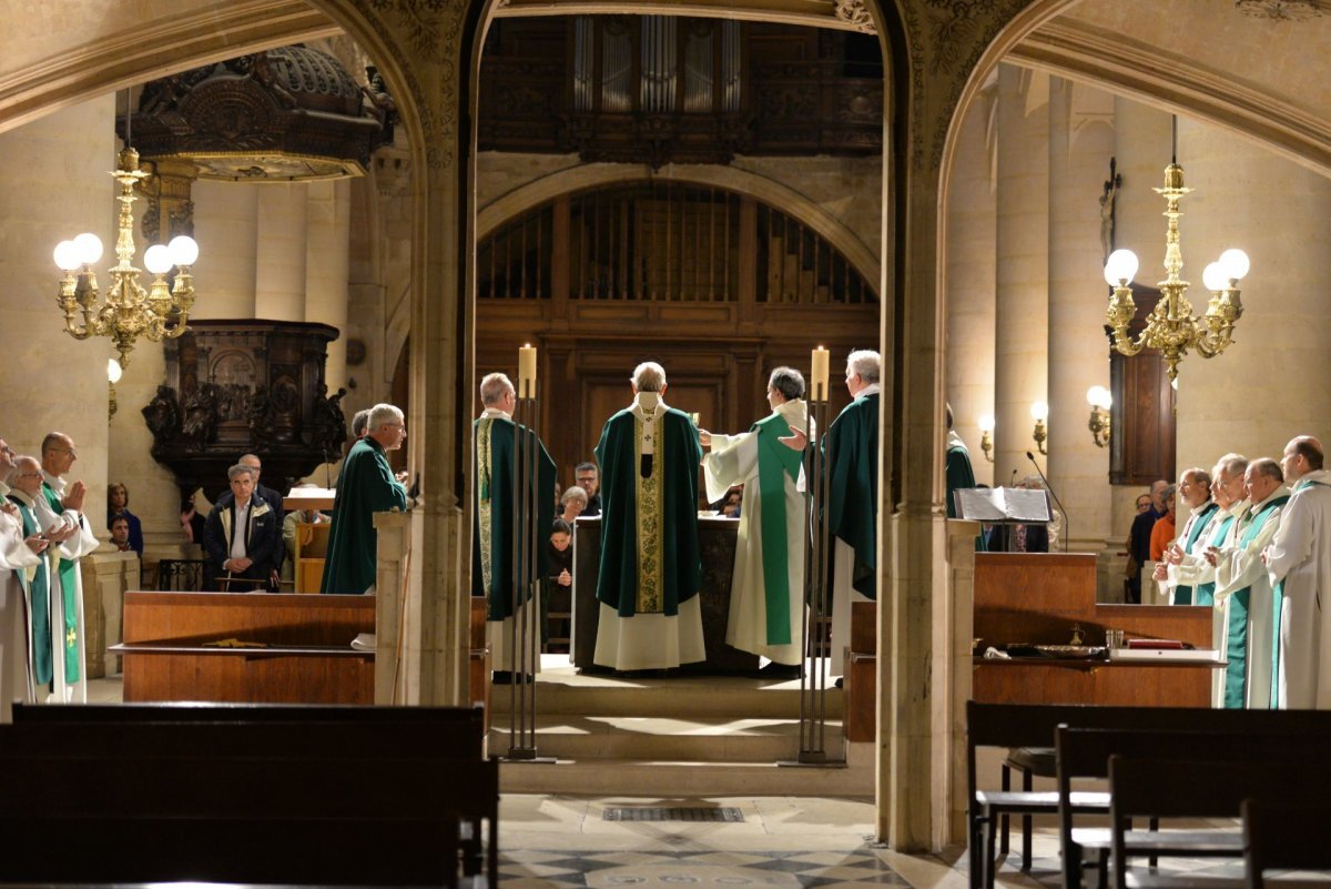 Envoi des baptisés en mission diocésaine. © Marie-Christine Bertin / Diocèse de Paris.