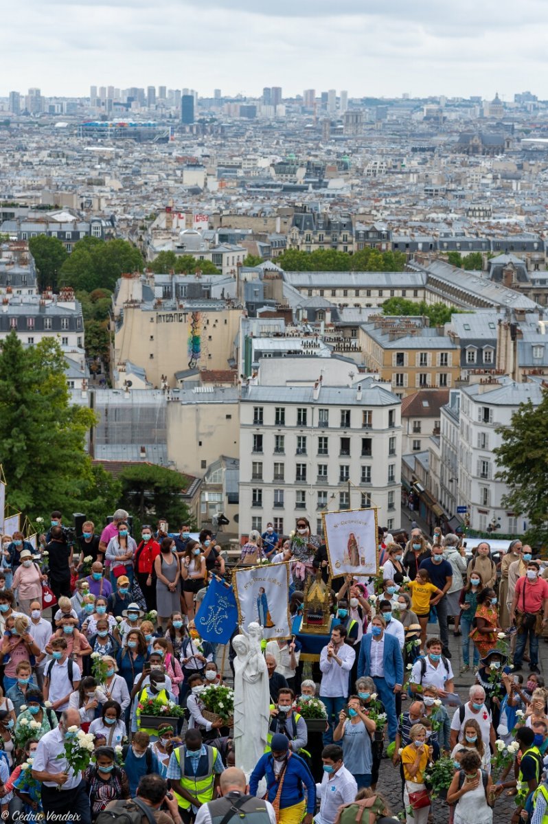 Procession “M de Marie” jusqu'au Sacré-Cœur de Montmartre. © Cédric Vendeix.