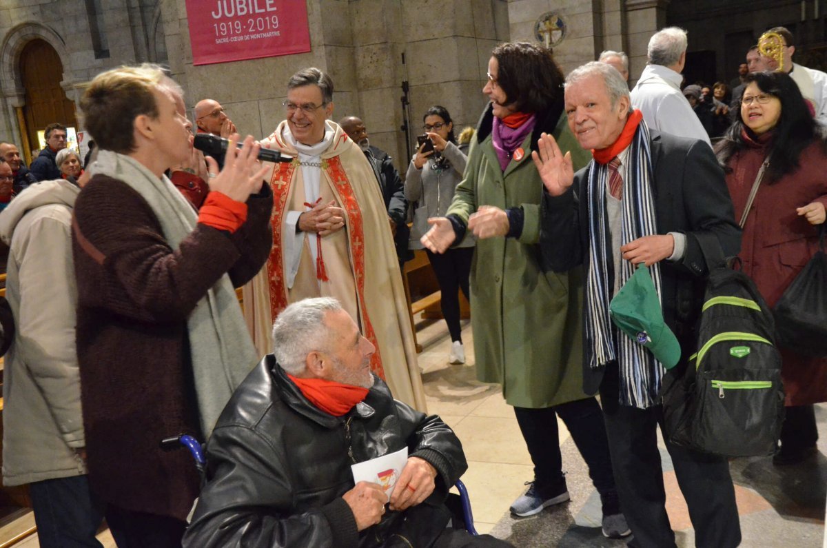 Montée des marches du Sacré-Cœur à l'occasion de la Journée Mondiale (…). © Michel Pourny / Diocèse de Paris.