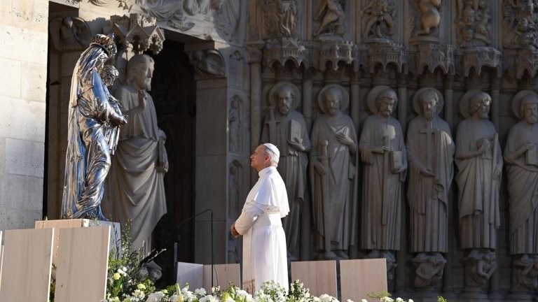 Prière des vêpres à Notre-Dame de Paris avec le pape Léon XIV