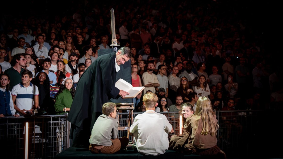 Veillée de prière avec les jeunes et le pape Léon XIV : Spectacle. © Marvin Prevost / Diocèse de Paris.