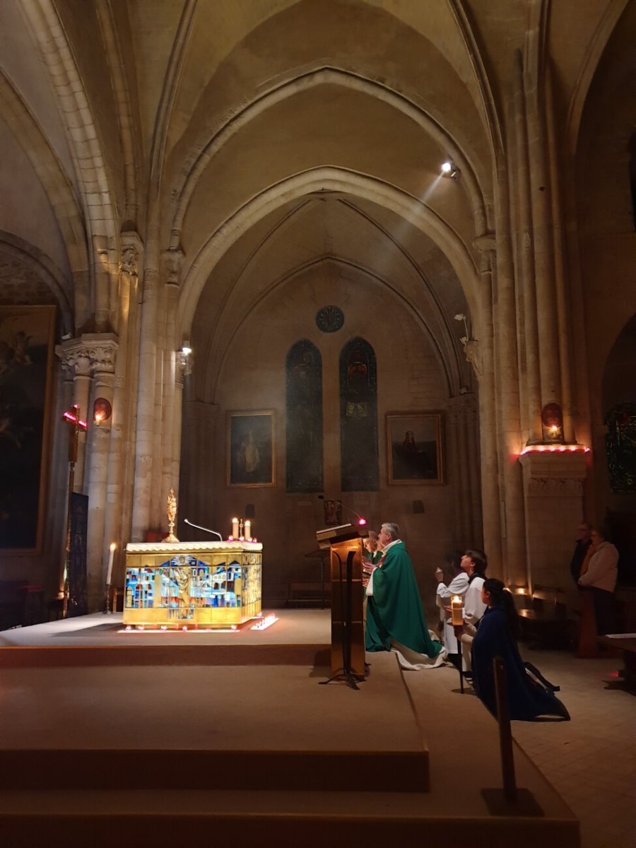 Soirée sainte Geneviève à Saint-Pierre de Montmartre (18e). © Renaud Kaeppelin.