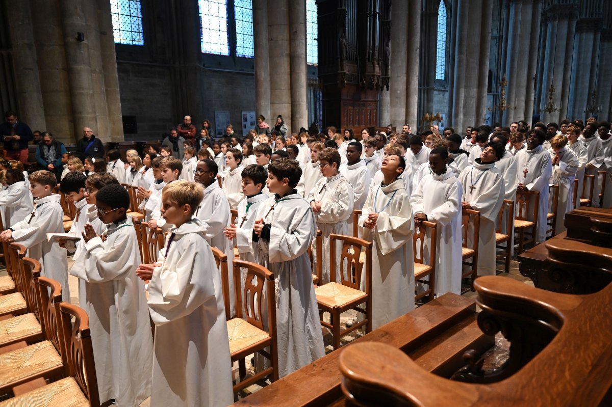 Rassemblement des jeunes au service de la liturgie 2024. © Marie-Christine Bertin / Diocèse de Paris.