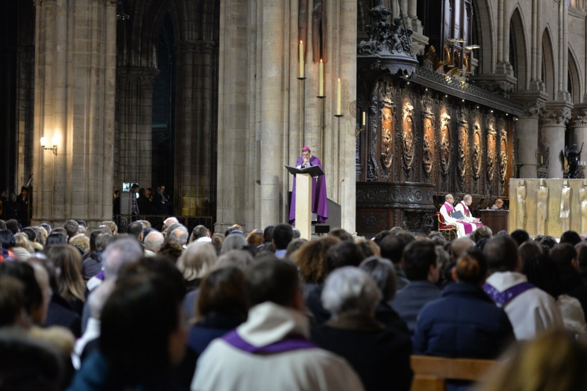 Appel décisif des catéchumènes, célébration de 10h. © Marie-Christine Bertin / Diocèse de Paris.