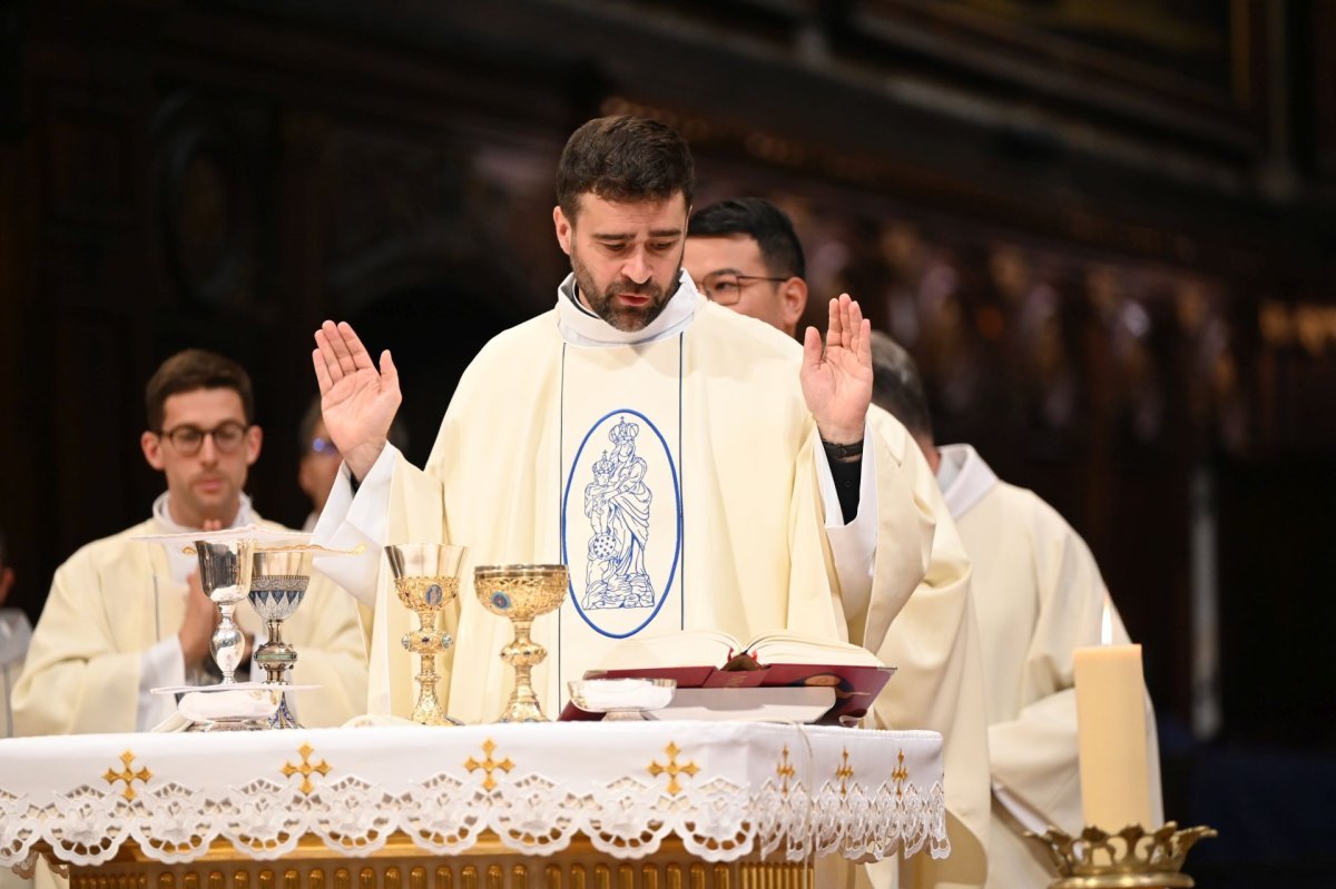 Messe des nouveaux prêtres à Notre-Dame des Victoires 2026. © Marie-Christine Bertin / Diocèse de Paris.