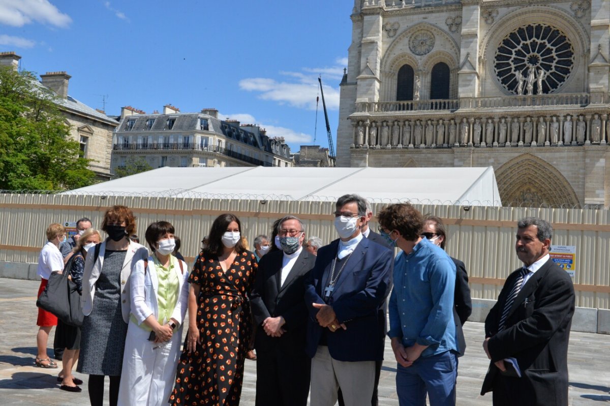 Réouverture du parvis de Notre-Dame de Paris. © Marie-Christine Bertin / Diocèse de Paris.