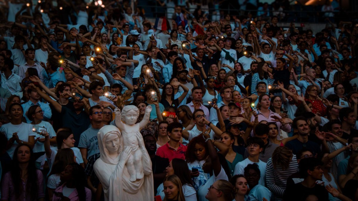 Veillée de prière avec les jeunes et le pape Léon XIV : Spectacle. © Marvin Prevost / Diocèse de Paris.