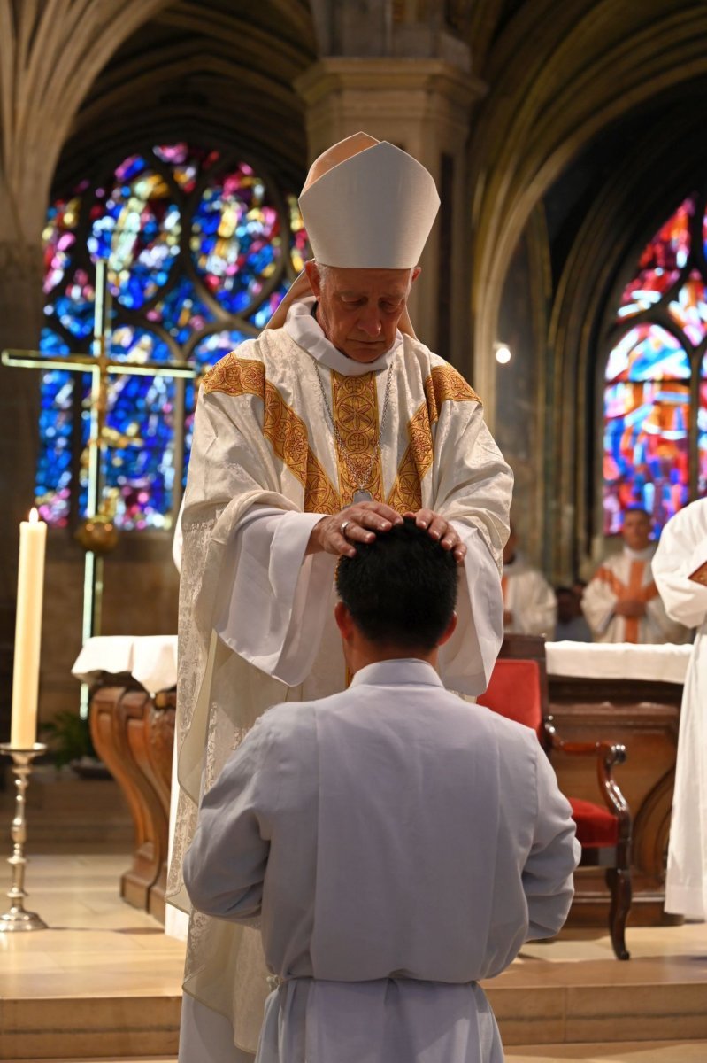 Ordinations diaconales en vue du sacerdoce à Saint-Séverin (5e). © Marie-Christine Bertin / Diocèse de Paris.