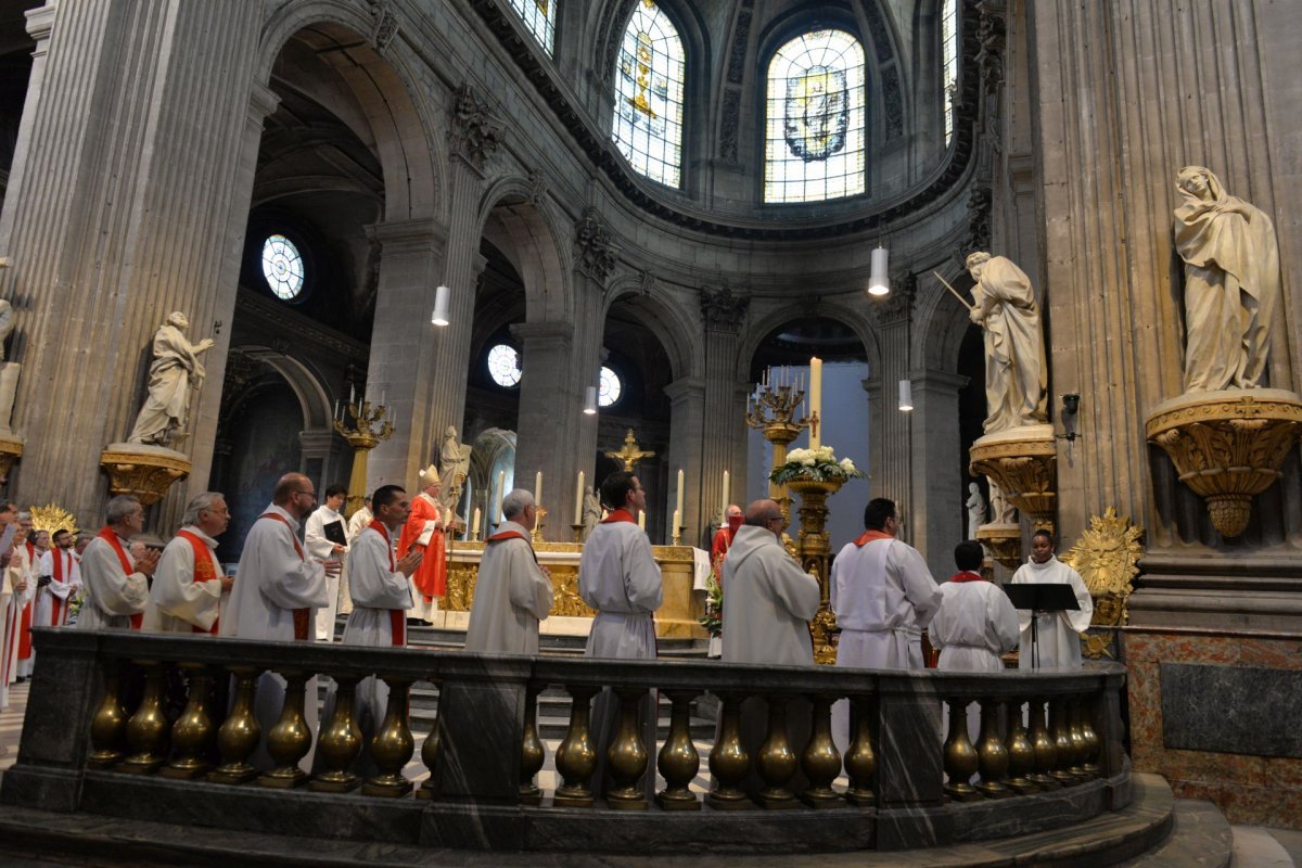 Confirmation des adultes au cours de la Vigile de Pentecôte 2023, (…). © Marie-Christine Bertin / Diocèse de Paris.