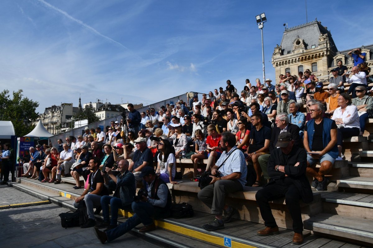 Village du chantier sur le parvis de la cathédrale Notre-Dame de Paris 2023. © Michel Pourny.