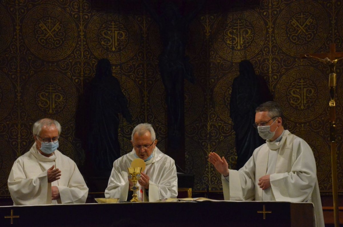 Messe à la mémoire de Mgr Surat. © Michel Pourny / Diocèse de Paris.