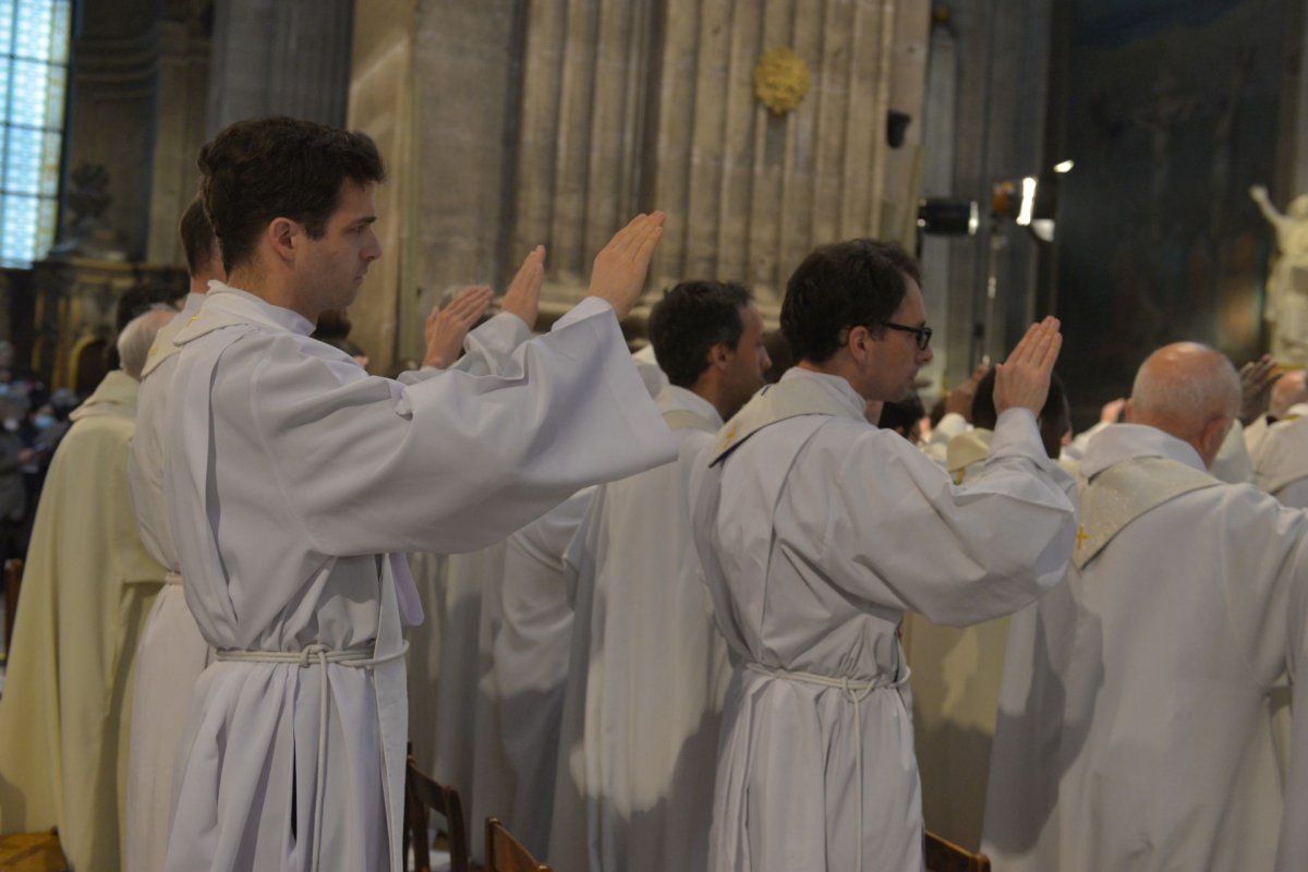 Messe chrismale 2022. Consécration du Saint Chrême. © Marie-Christine Bertin / Diocèse de Paris.