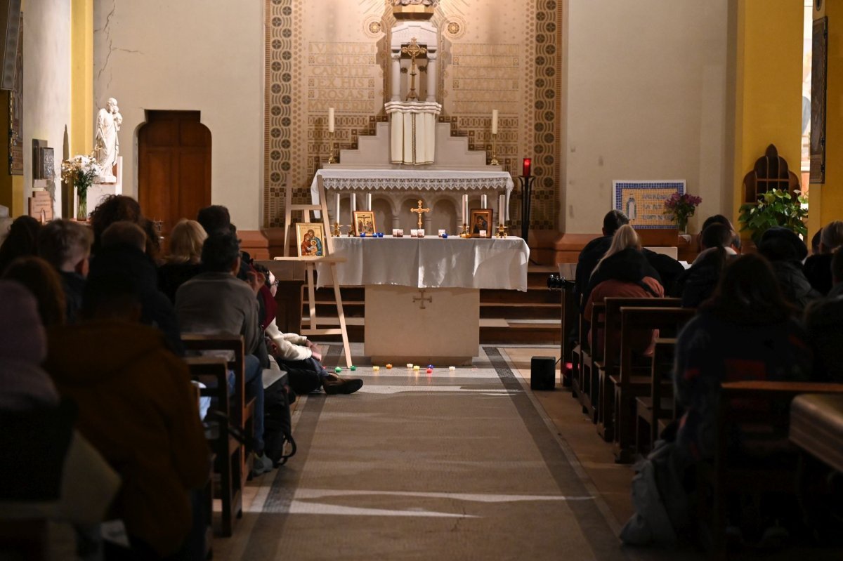 Prière du matin à Saint-Dominique. © Marie-Christine Bertin / Diocèse de Paris.