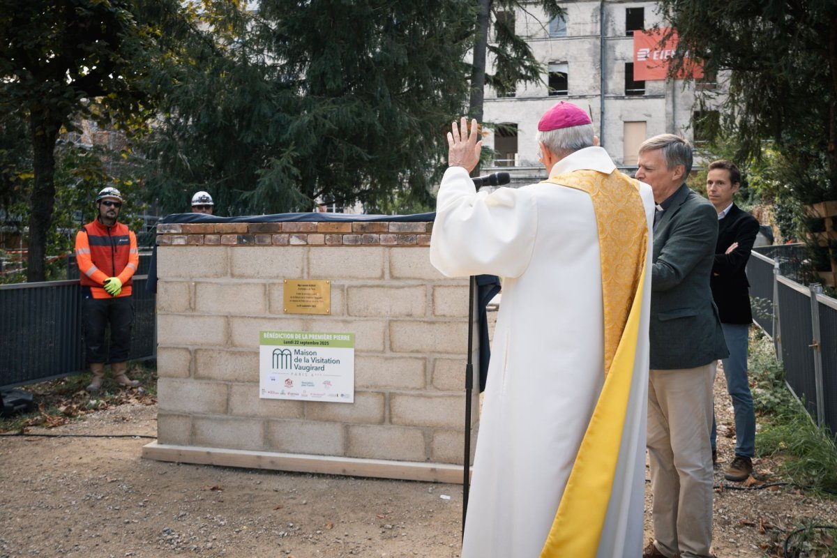Bénédiction de la première pierre de la Maison de la Visitation Vaugirard. © Liam Hoarau / Diocèse de Paris.