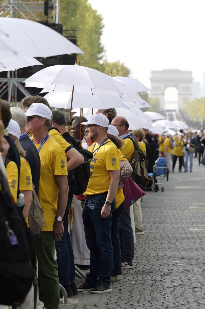 Messe à la Concorde et aux Champs-Élysées présidée par le pape Léon XIV. © Yannick Boschat / Diocèse de Paris.