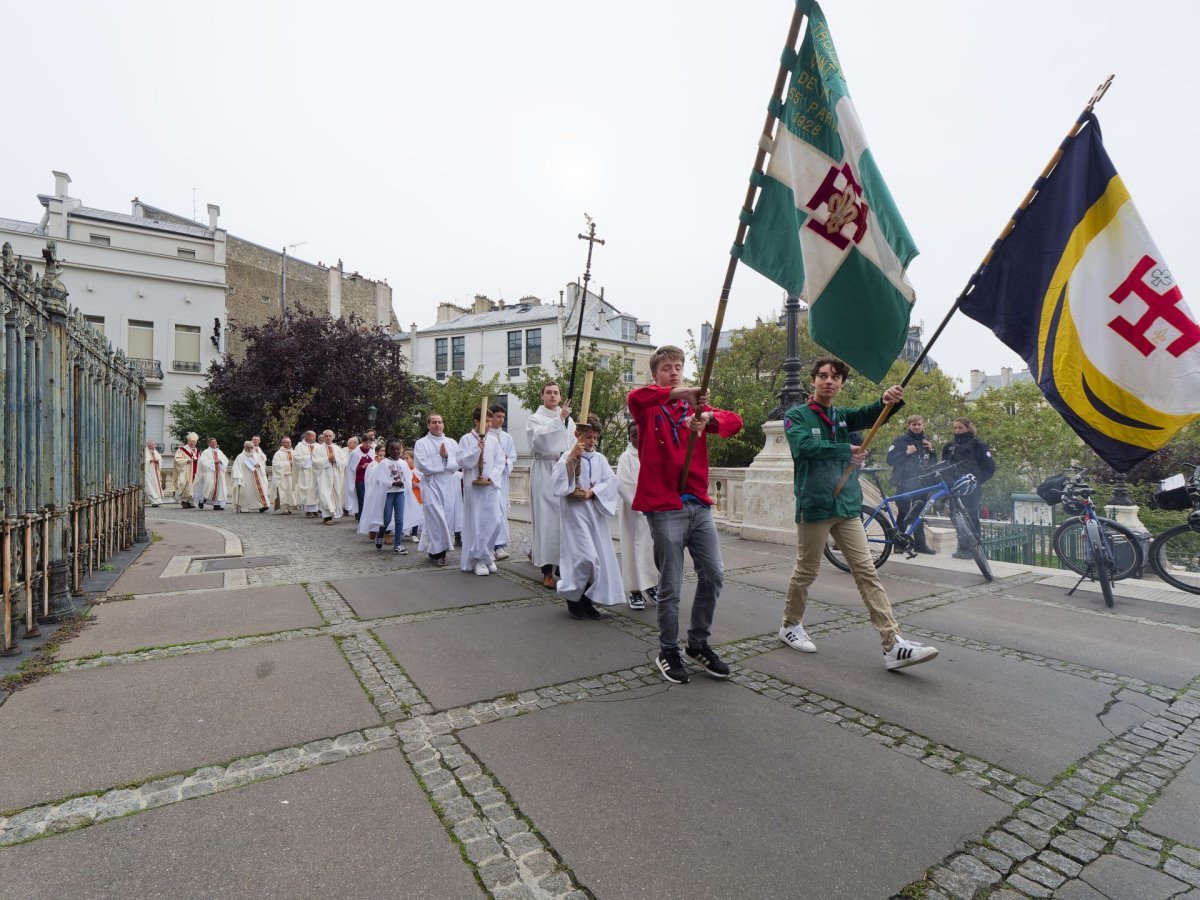 Messe pour le bicentenaire de la pose de la première pierre de l'église (…). © Yannick Boschat / Diocèse de Paris.