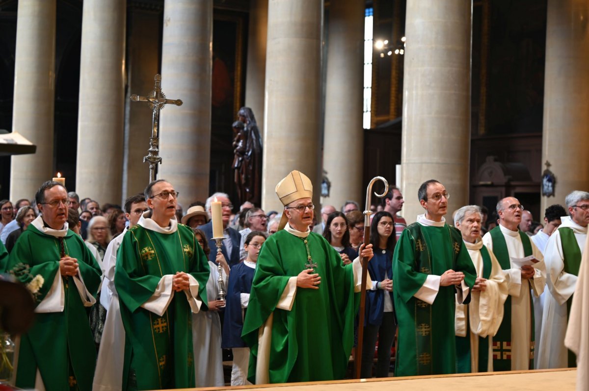 Messe d'action de grâce pour le ministère de Mgr Thibault Verny à Paris. © Marie-Christine Bertin / Diocèse de Paris.