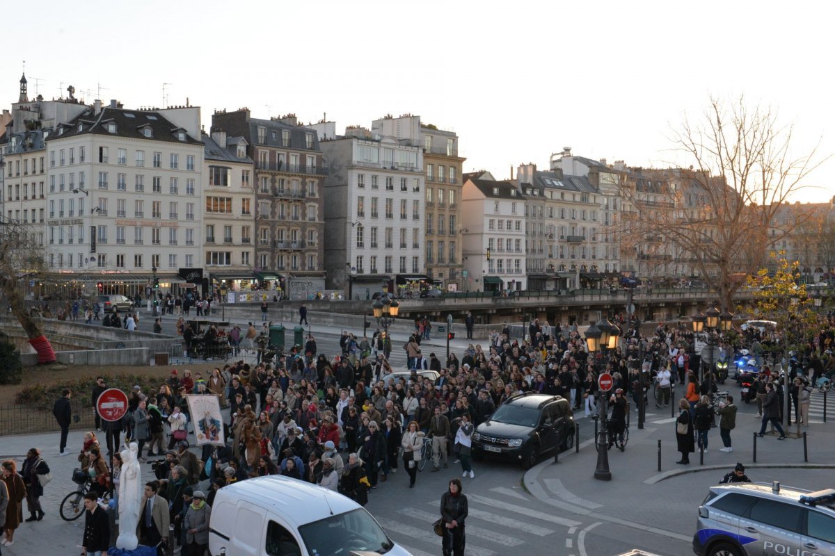 Veillée à Notre Dame avec Pierres Vivantes. © Marie-Christine Bertin / Diocèse de Paris.