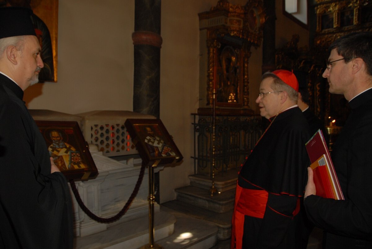 Le Cardinal André Vingt-Trois visitant la cathédrale patriarcale. 