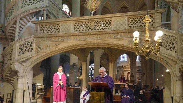 Messe pour sainte Geneviève à Saint-Étienne-du-Mont