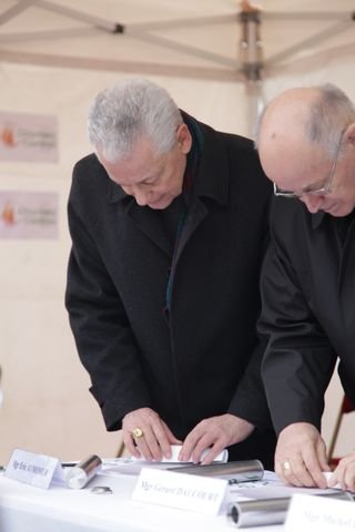 Mgr Aumonier, évêque de Versailles et Mgr Daucourt, évêque de Nanterre. © Yannick Boschat.