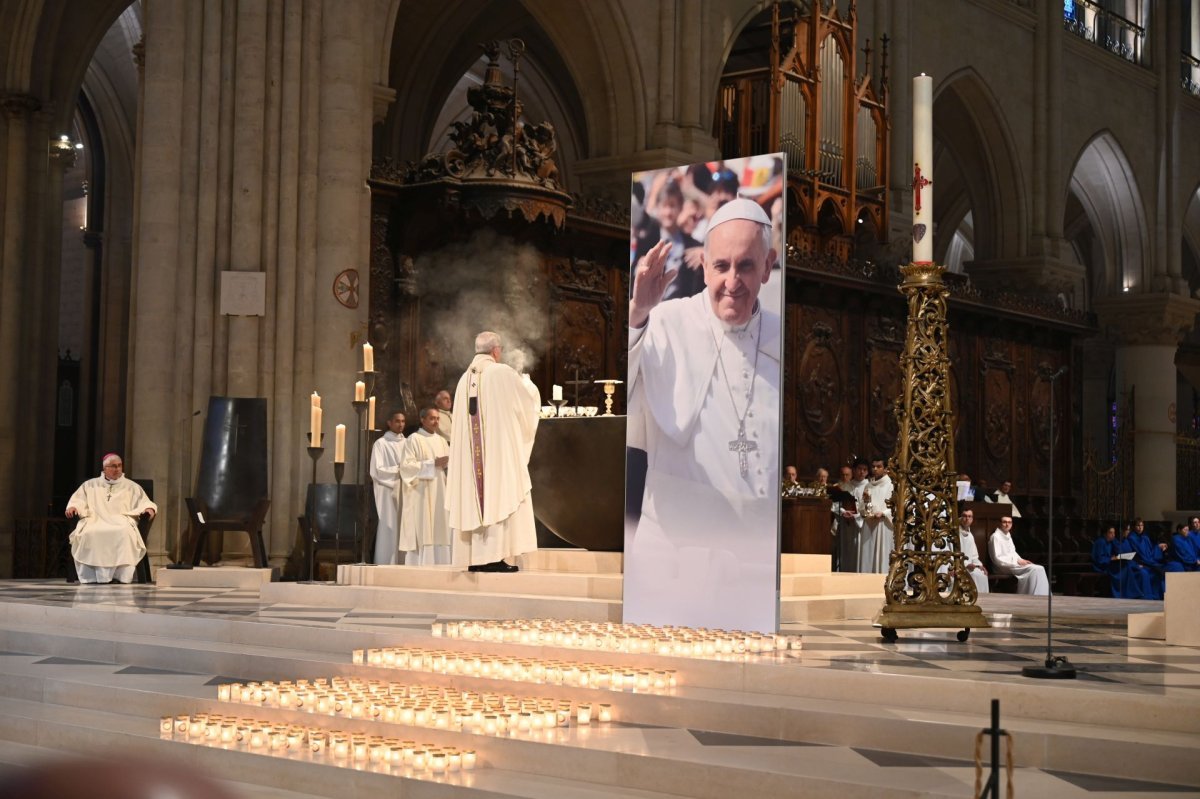 Messe solennelle d'action de grâce et pour le repos de l'âme du (…). © Marie-Christine Bertin / Diocèse de Paris.