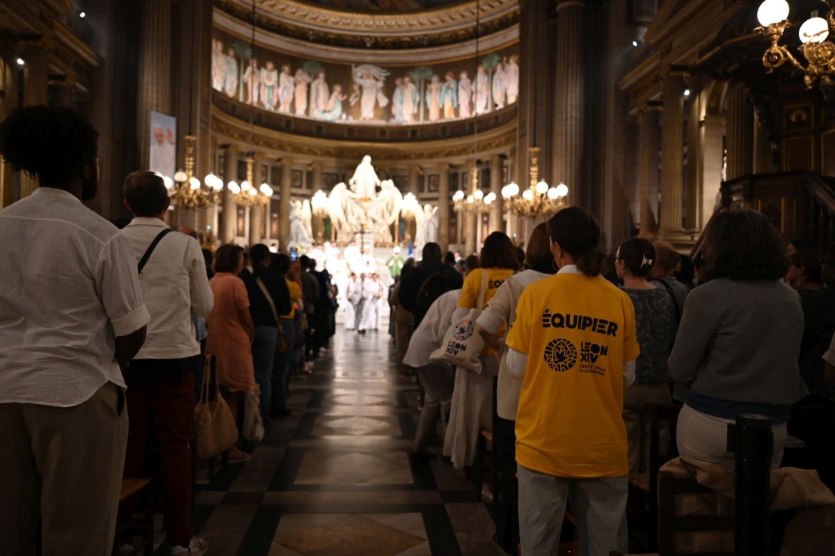 Messe de bénédiction des volontaires pour la visite du Pape Léon XIV à Paris. © Marie-Christine Bertin / Diocèse de Paris.
