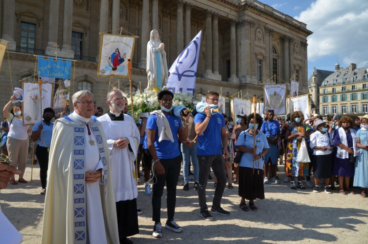 Fête de l'Assomption de la Vierge Marie : procession dans Paris. © Michel Pourny / Diocèse de Paris.