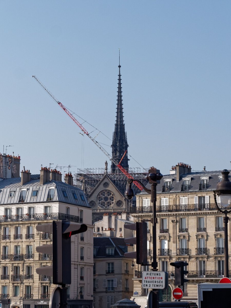 Dépose des 16 statues de la flèche de Notre-Dame de Paris. © Yannick Boschat / Diocèse de Paris.