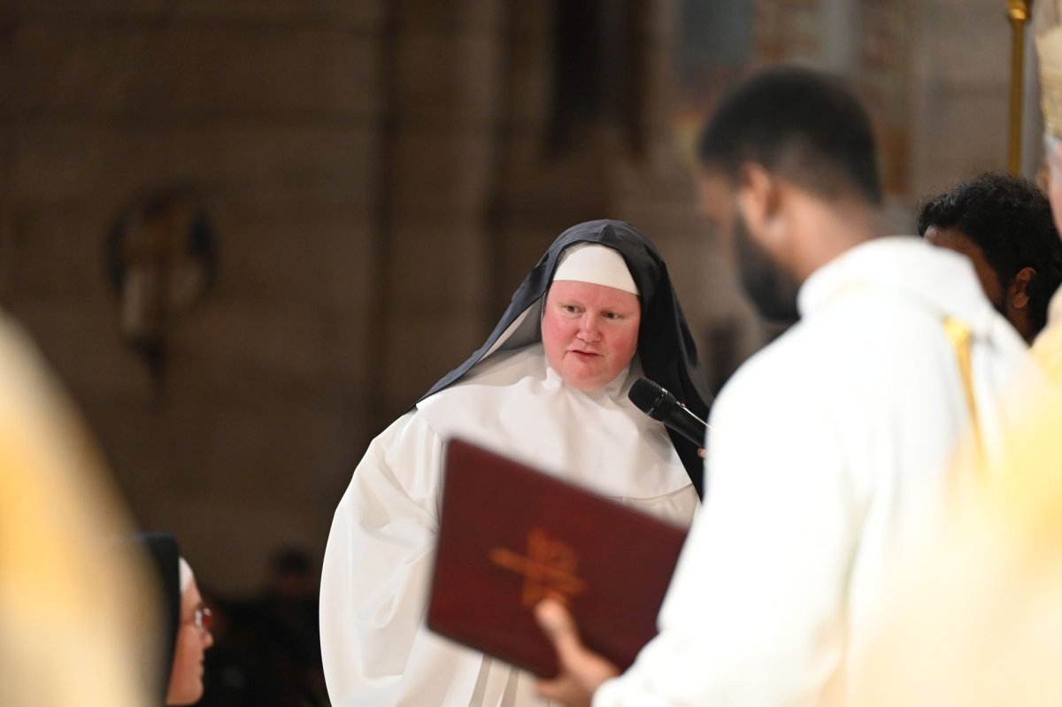 Vœux perpétuels de Sœurs Bénédictines de Montmartre. © Marie-Christine Bertin / Diocèse de Paris.
