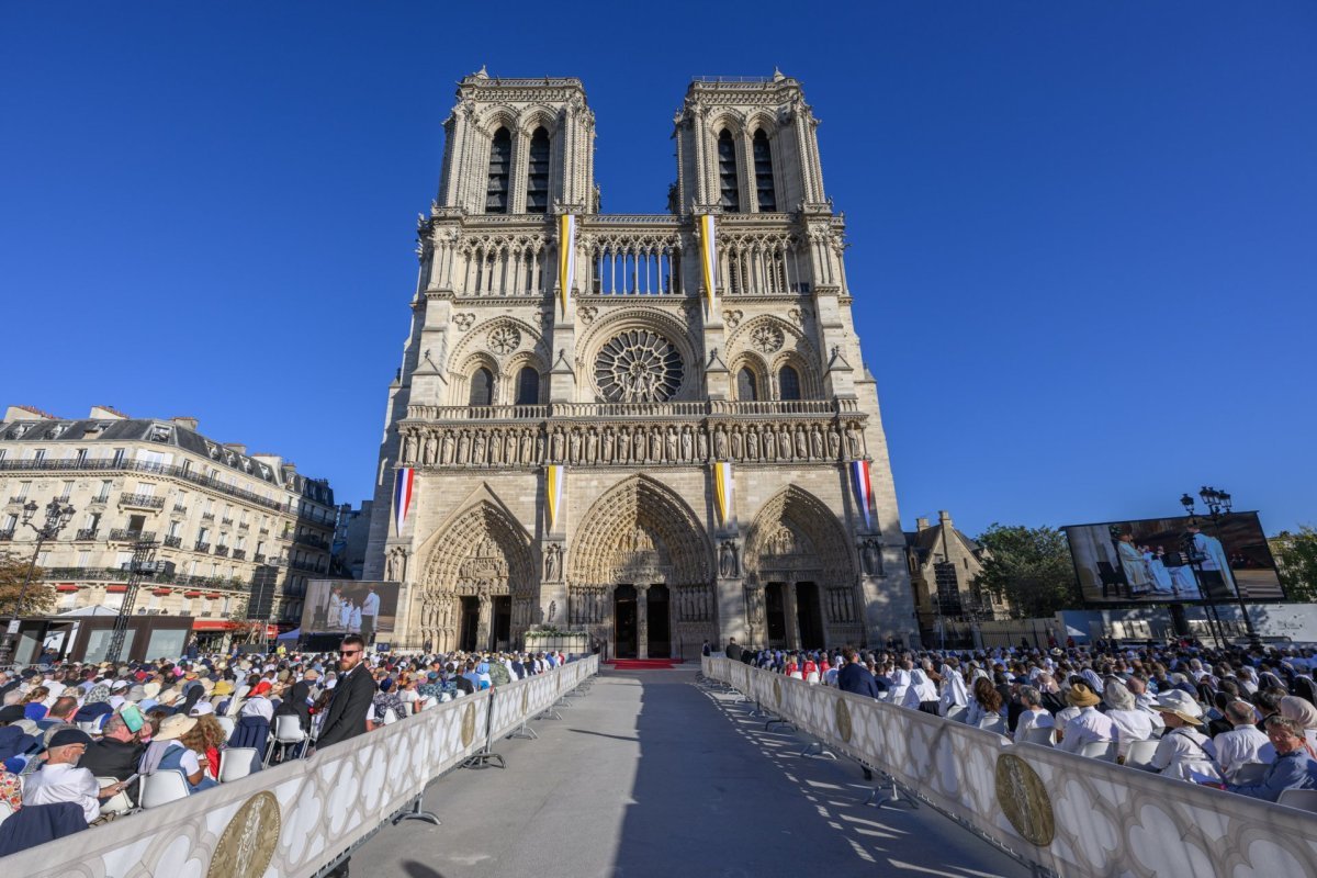 Prière des vêpres à Notre-Dame de Paris avec le Pape Léon XIV. © Jean-Baptiste Delerue / Diocèse de Paris.