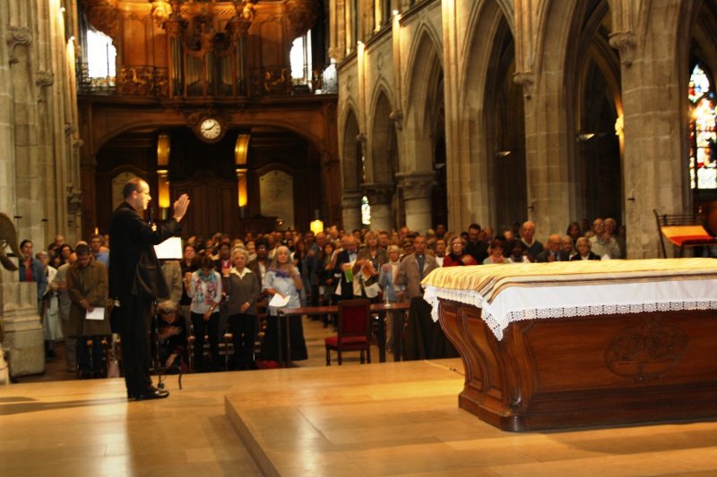 Mgr de Dinechin anime les laudes. © Diocèse de Paris 