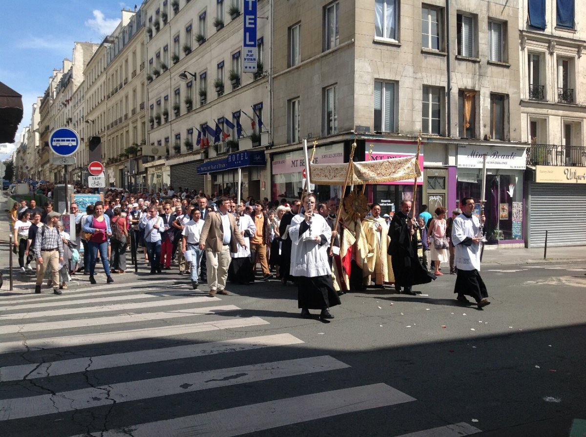 Procession de Sainte-Elisabeth à Saint-Eugène. © Paroisse Saint-Eugène Paris.