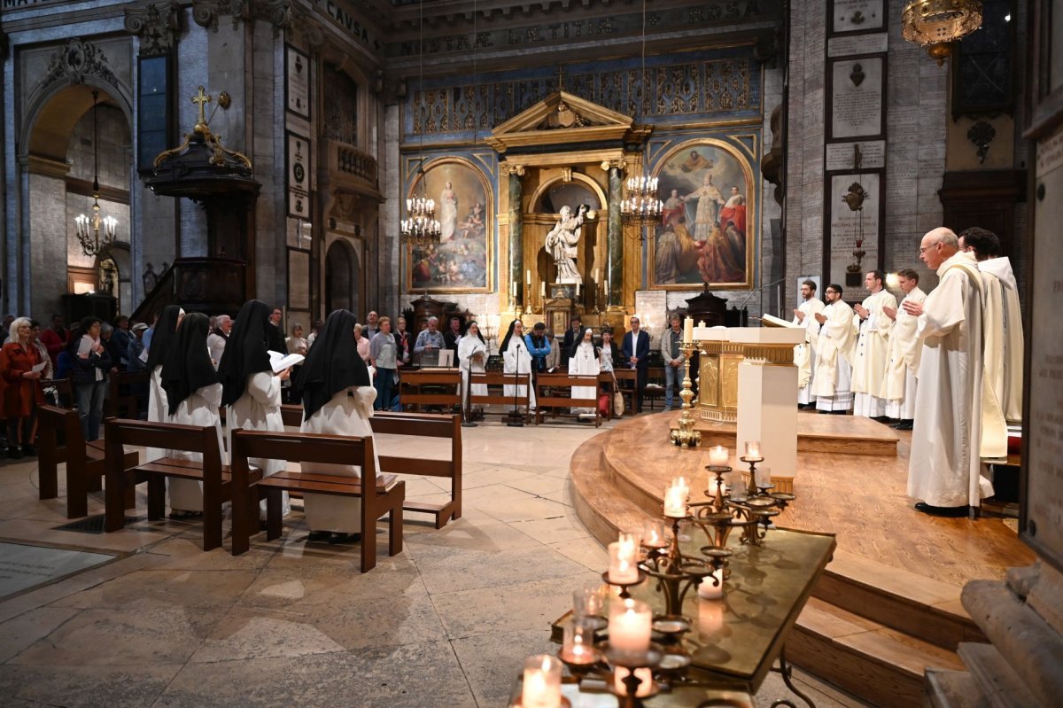 Messe des nouveaux prêtres à Notre-Dame des Victoires 2024. © Marie-Christine Bertin / Diocèse de Paris.