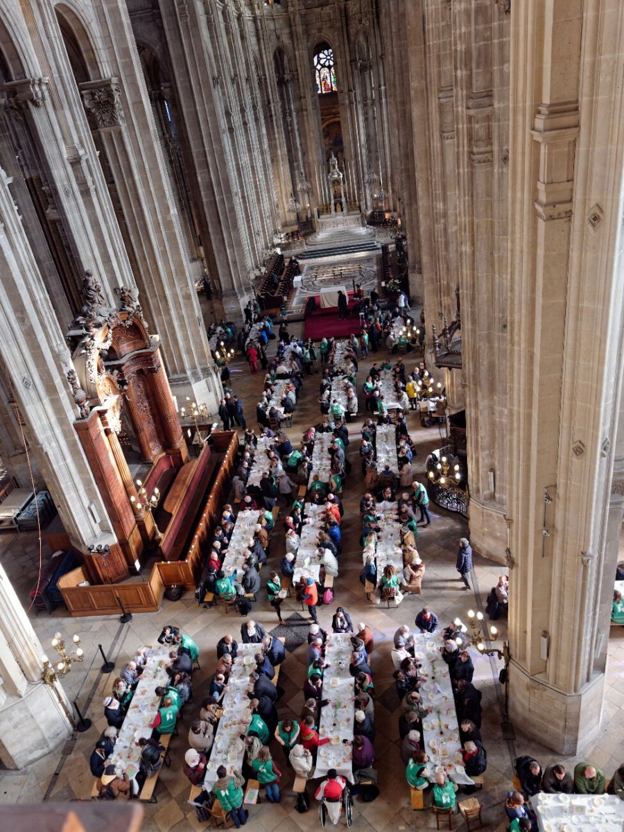 Rassemblement diocésain pour la 2e Journée Mondiale des Pauvres à Saint-Eustache. © Yannick Boschat / Diocèse de Paris.