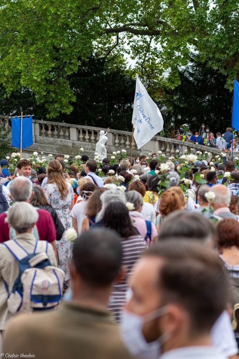 Procession “M de Marie” jusqu'au Sacré-Cœur de Montmartre. © Cédric Vendeix.