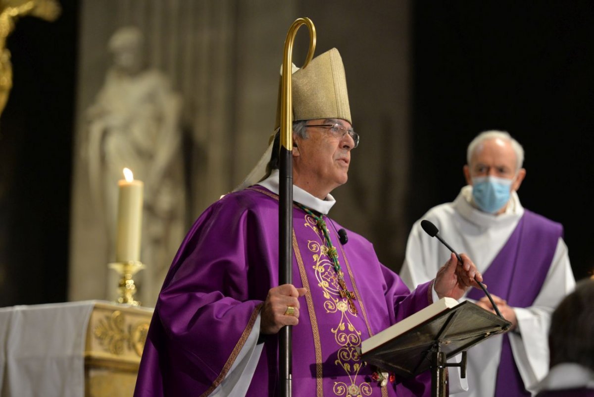 Messe autour de Mgr Michel Aupetit. © Marie-Christine Bertin / Diocèse de Paris.